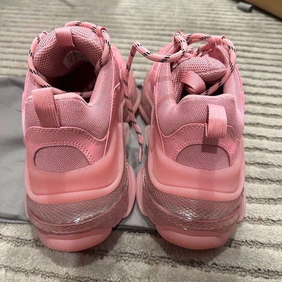 Balenciaga Triple S sneakers in pink - Picture 11 of 11